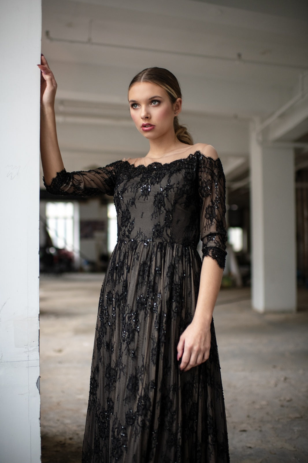 Long Chantilly lace bustier dress Woman, Black