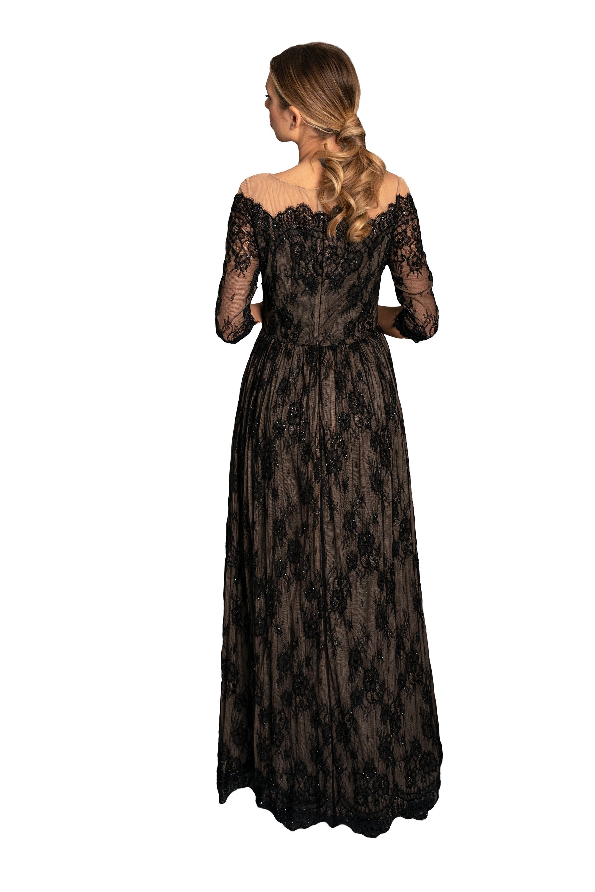 Chantilly Lace Gown Timeless Elegance | Farahnaz NY FARAH NAZ New York Chantilly Lace Gown Timeless Elegance | Farahnaz NY FARAH NAZ New York