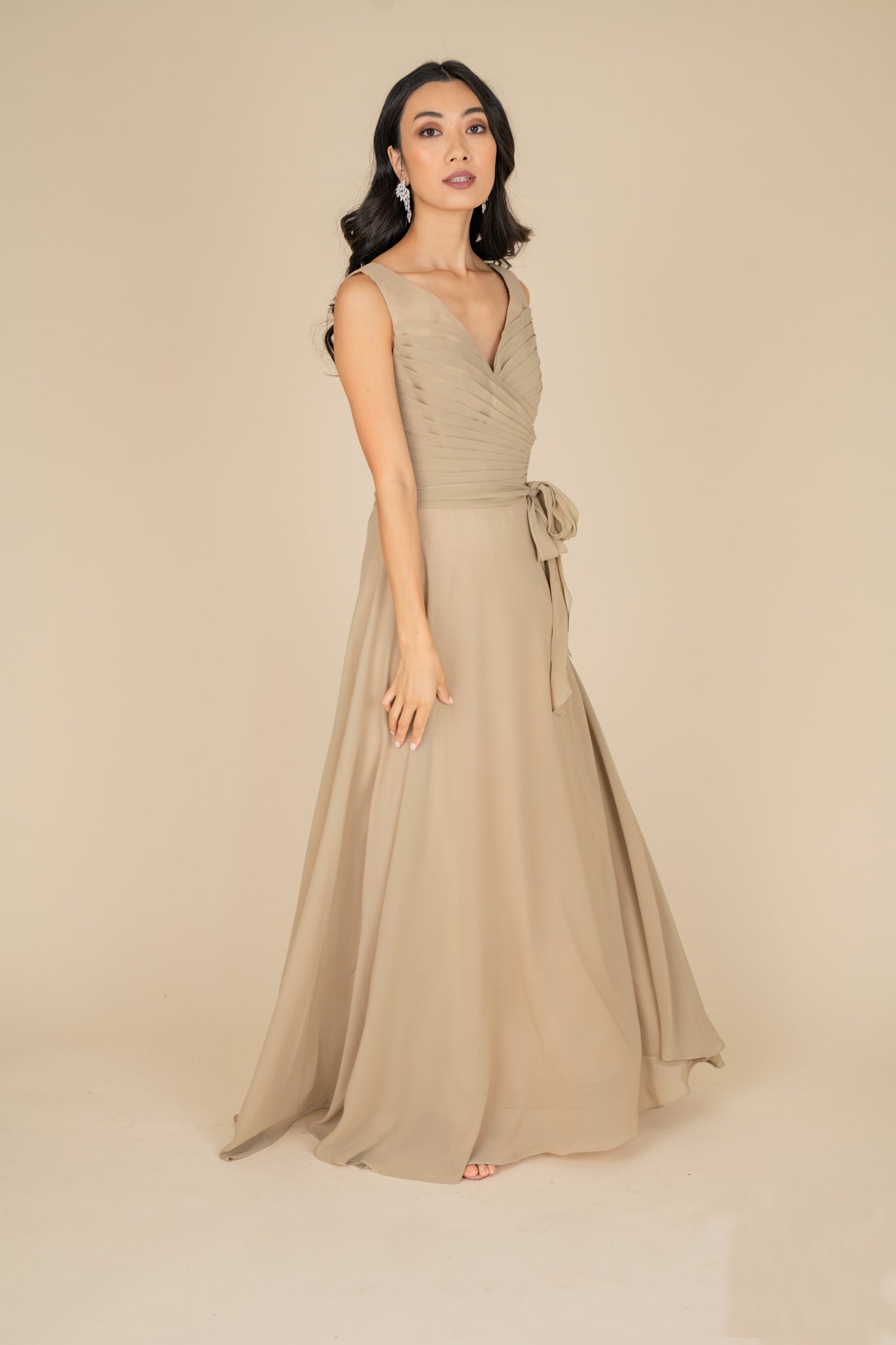 Sleeveless Chiffon Gown – Elegant Evening Dress